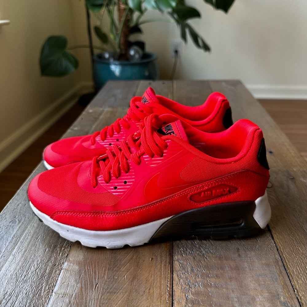 Women’s Nike Air Max size 6